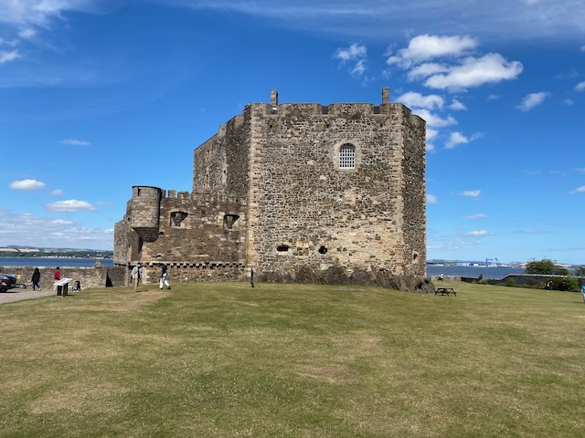 A View of Blackness Castle fro the outside on a sunny day 